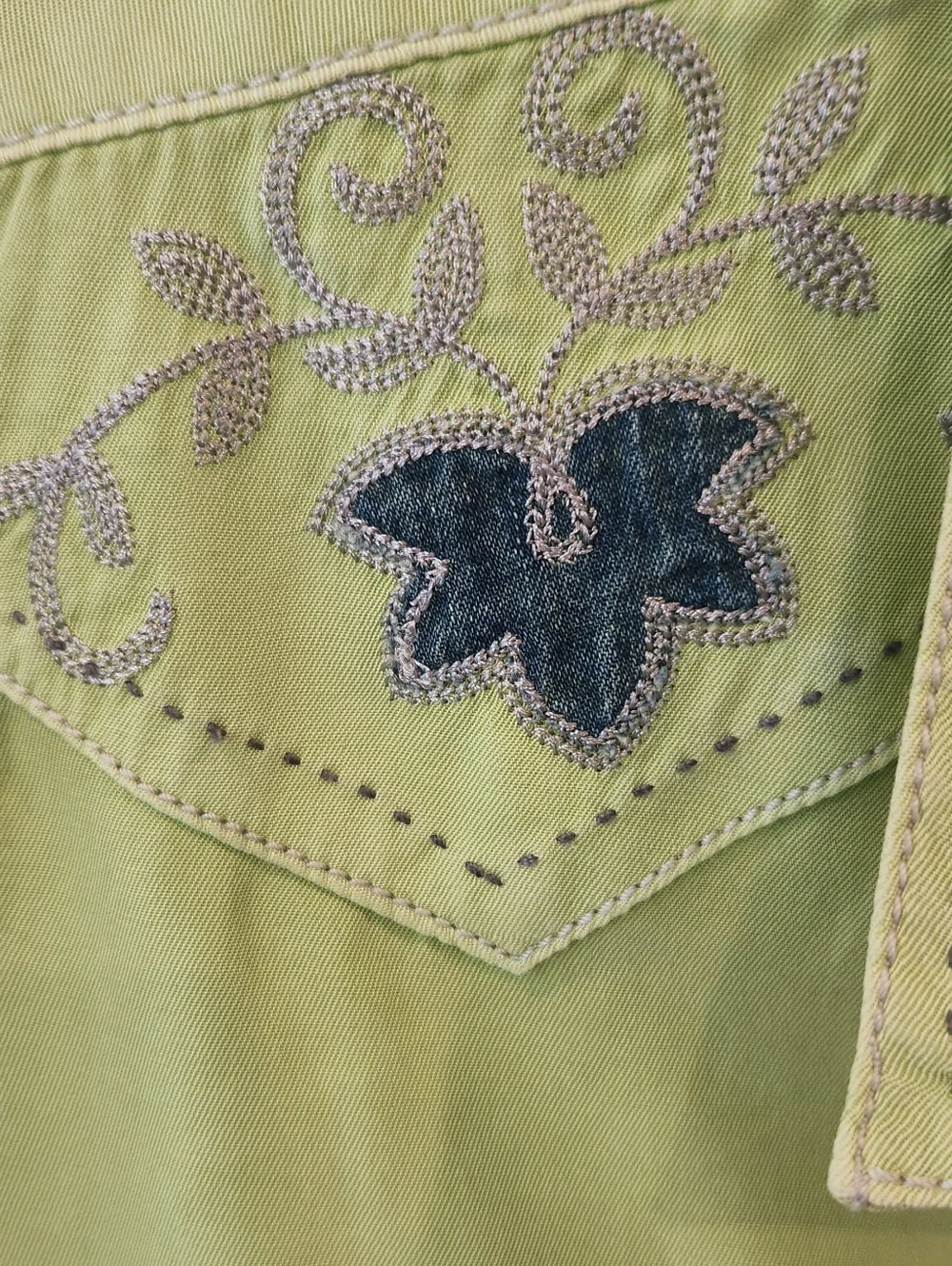 Ryan Michael Women's Lime Green Embroidered Button-Down Shirt - Picture 3 of 7